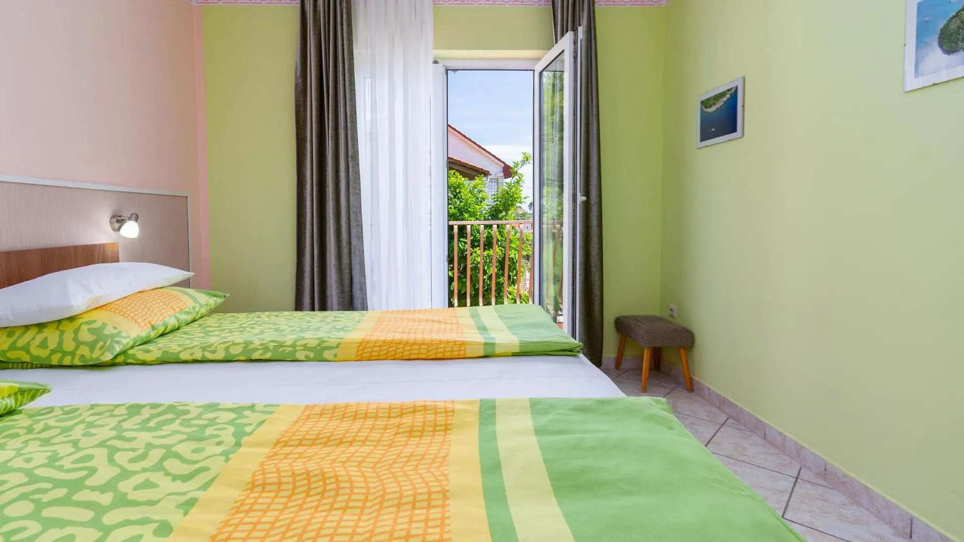 Apartments With A Parking Space Rab - 14120 Palit