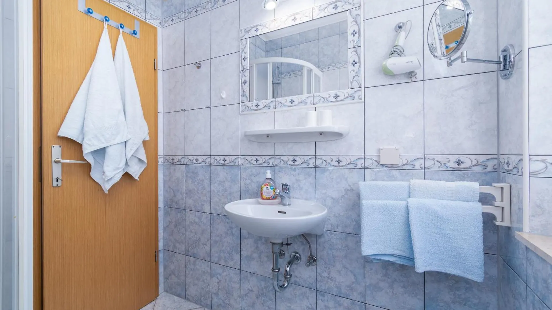Apartments With A Parking Space Rab - 14120 Palit Croatia