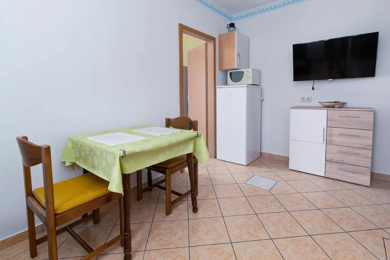 Apartments With A Parking Space Rab - 14120 Palit